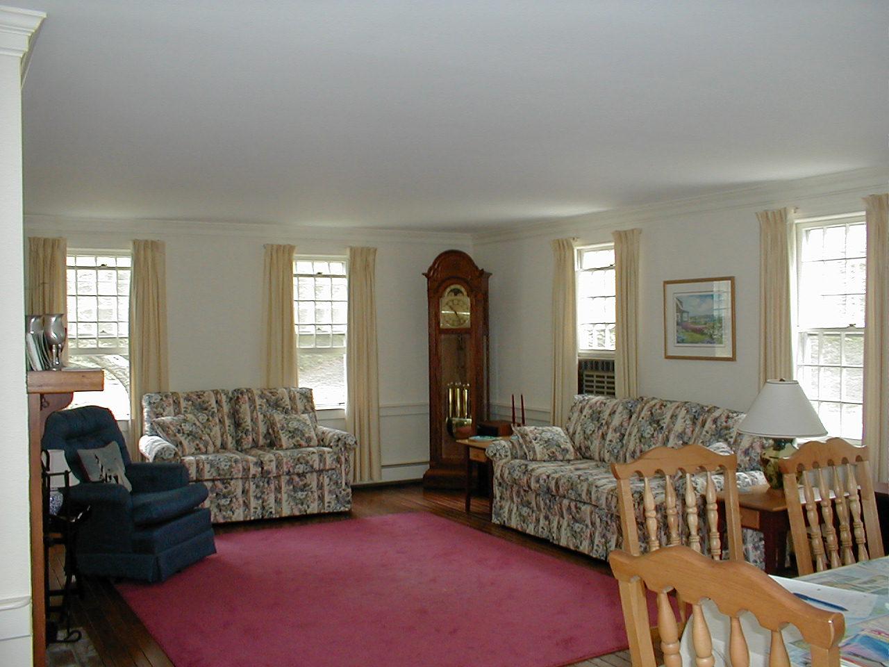 No description provided for: /2001/07-09/0720-cape-house/_2/house-living-room.html