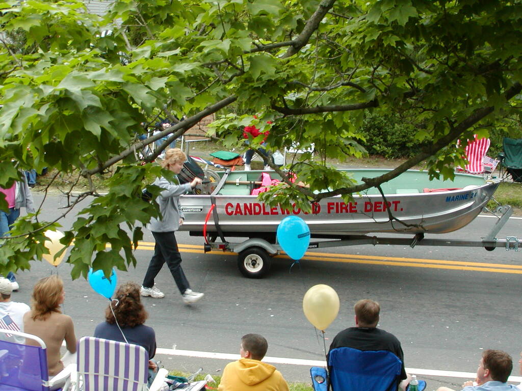 No description provided for: /2002/04-06/0526-parade/_2/photo44.html