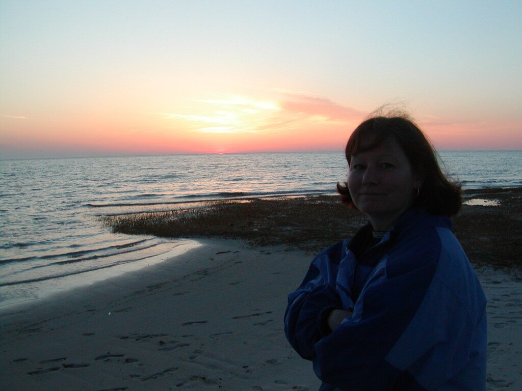 No description provided for: /2003/04-06/0510-skaket-sunset/photo13.html