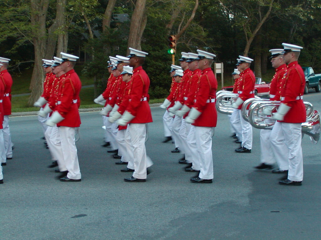 No description provided for: /2003/04-06/0625-marine-band/_4/photo71.html