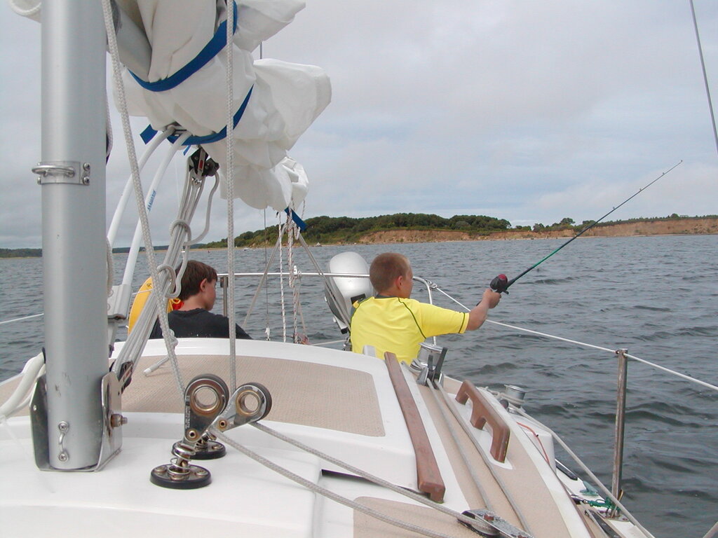 No description provided for: /2003/07-09/0809-sailing+fishing/photo04.html