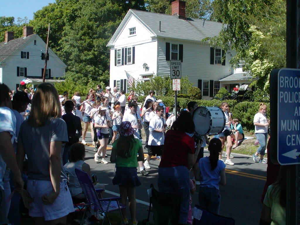 No description provided for: /2004/04-06/0530-memorial-day/photo13.html