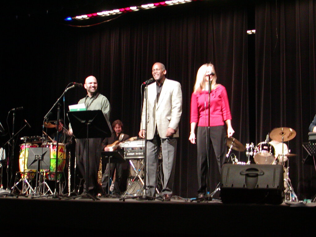 No description provided for: /2004/10-12/1212-jazz-christmas/photo03.html