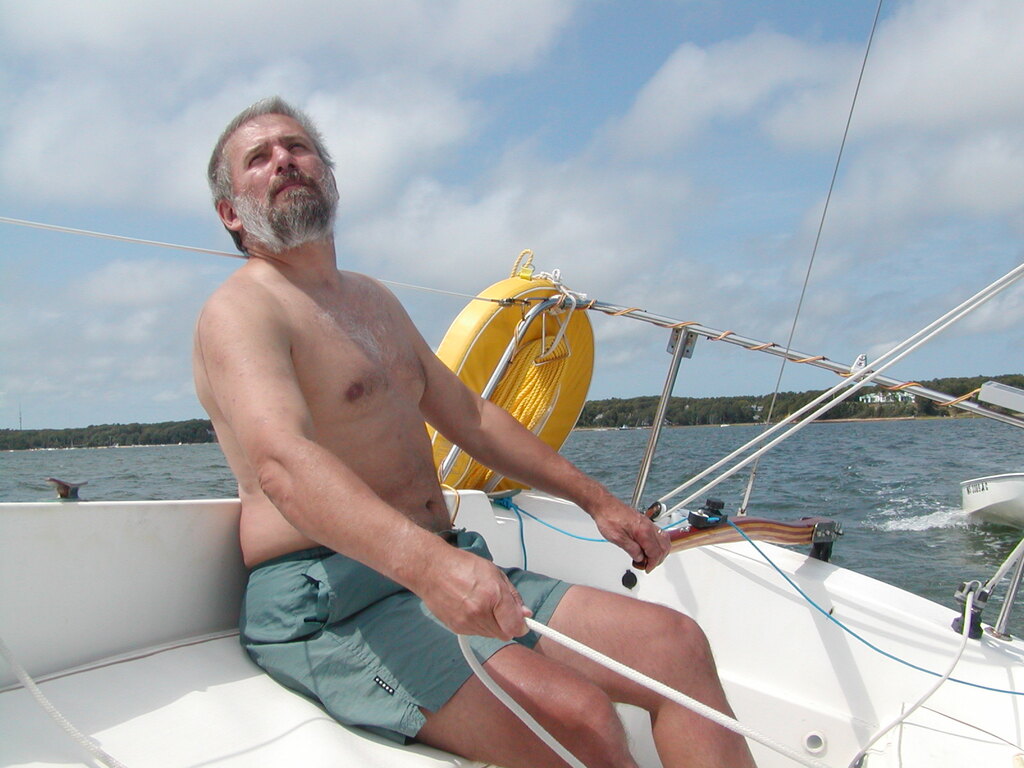 No description provided for: /2007/07-09/0824-fat-guy-sailing/photo08.html