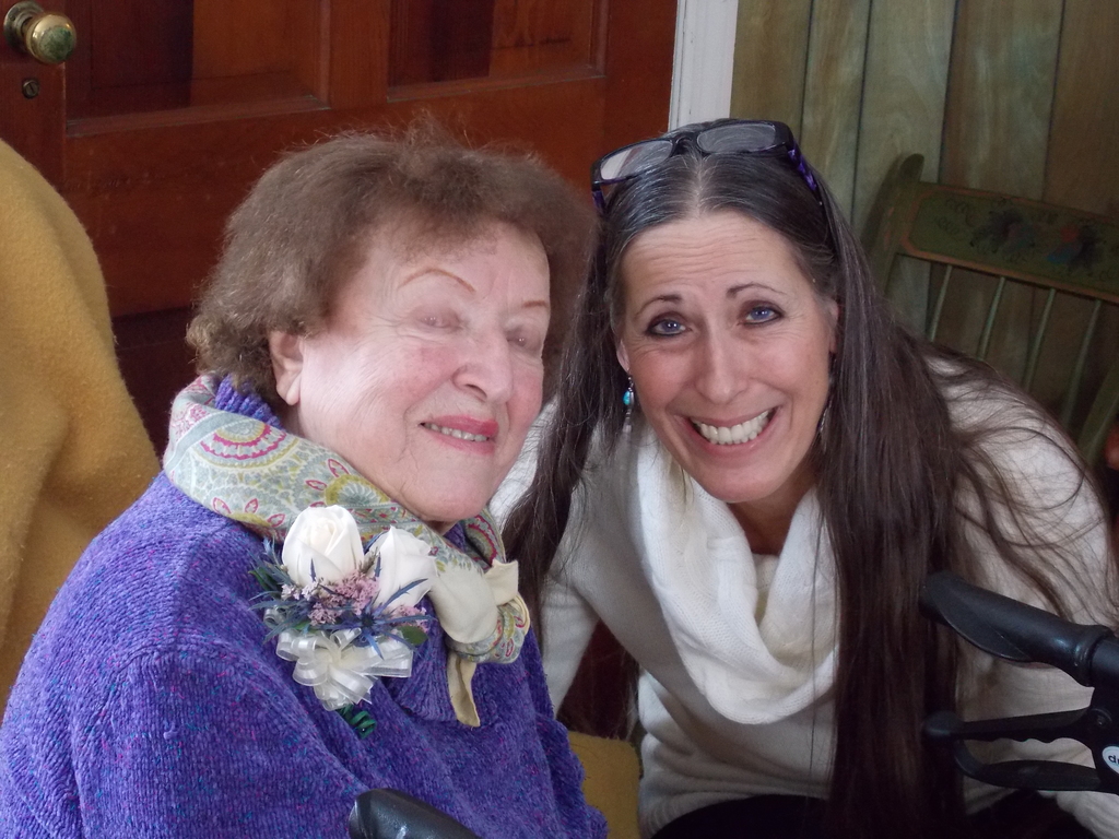 No description provided for: /2014/0119-peggy-100th-bday/_1/photo01.html