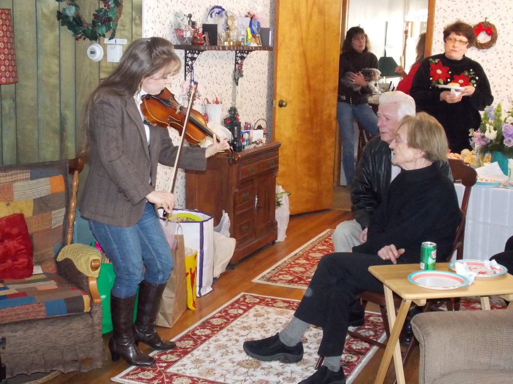 No description provided for: /2014/0119-peggy-100th-bday/_1/photo21.html