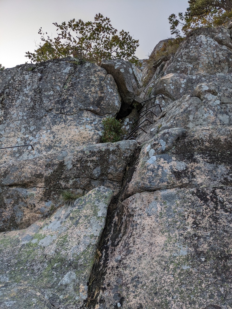 No description provided for: /2023/10-12/1001-erin-precipice/photo08.html
