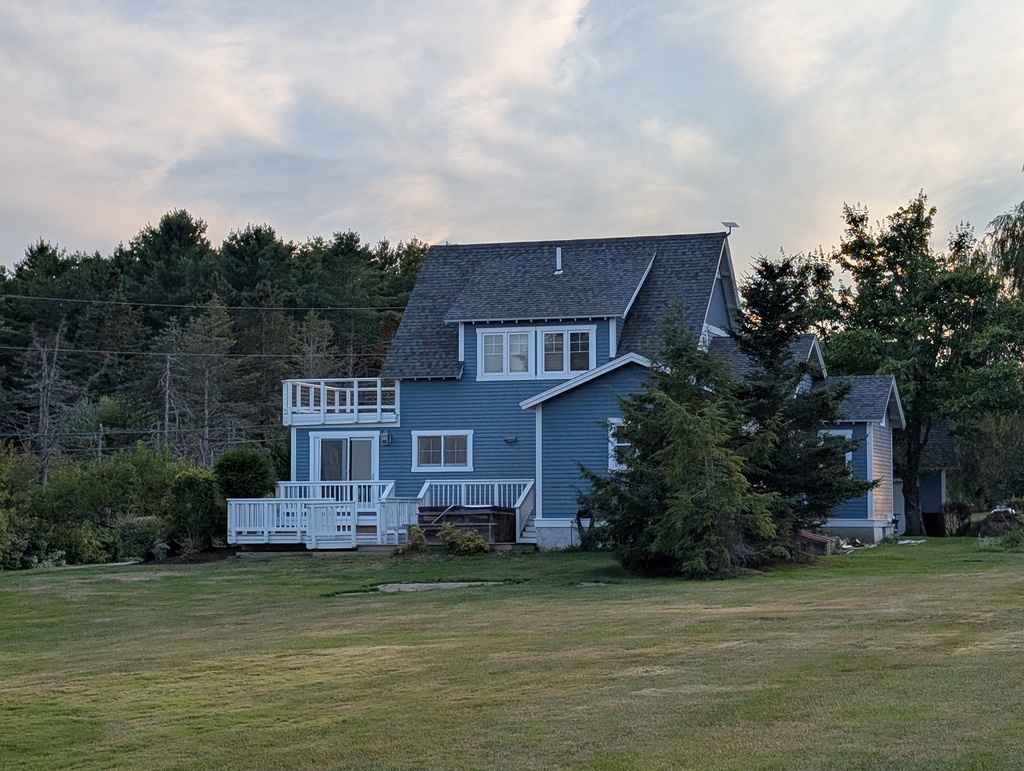 No description provided for: /2025/07-09/0901-back-of-house/photo02.html