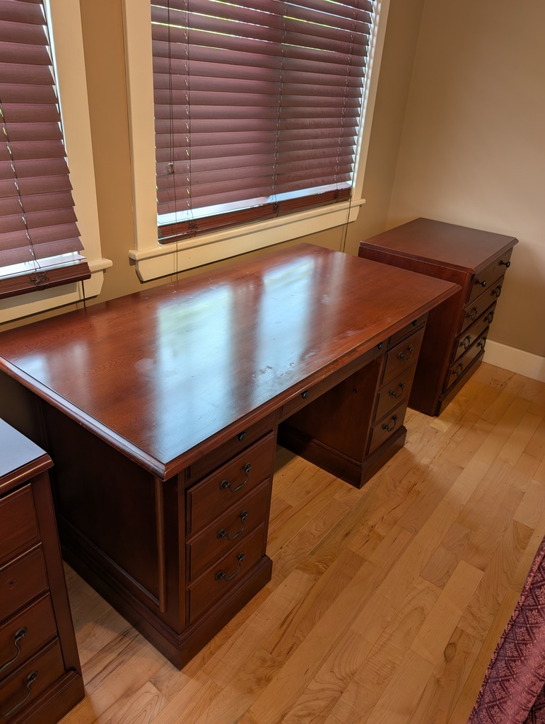 No description provided for: /2025/07-09/0926-office-desk/photo01.html