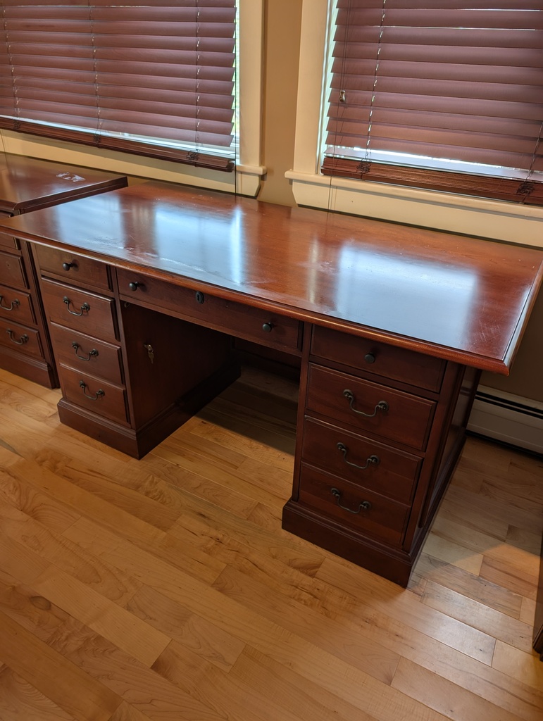 No description provided for: /2025/07-09/0926-office-desk/photo03.html