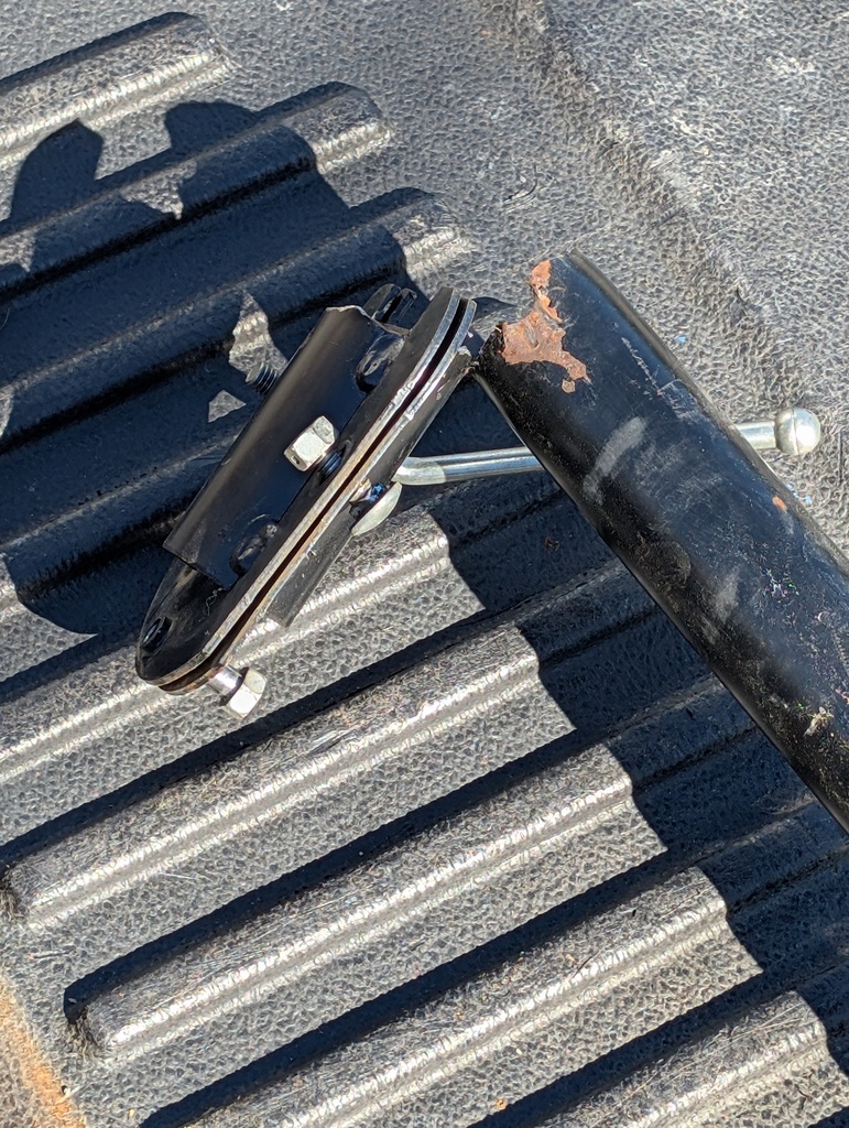 No description provided for: /2025/10-12/1011-rototiller-handle/photo03.html