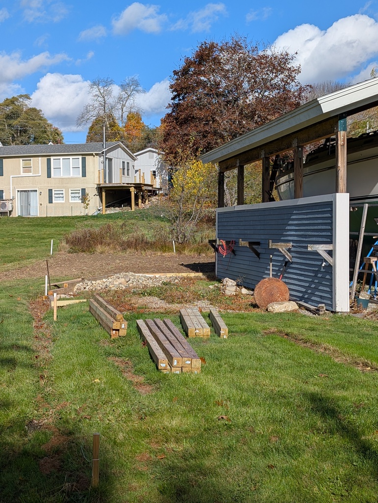 No description provided for: /2025/10-12/1023-garage-yard/photo01.html