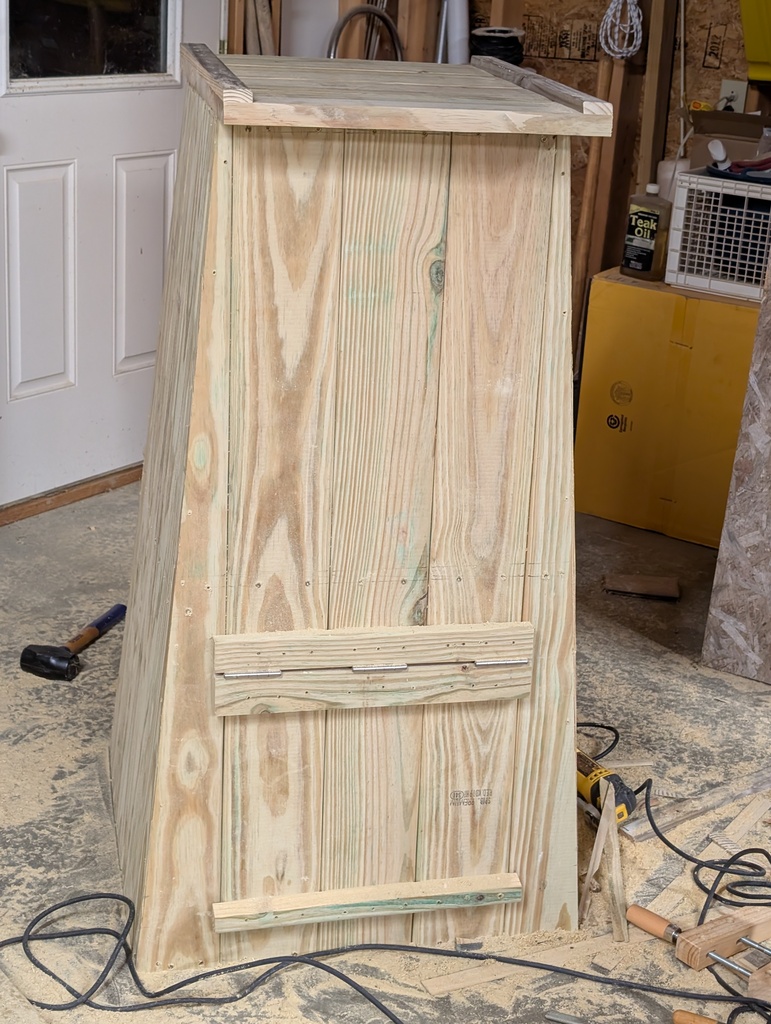 No description provided for: /2025/10-12/1120-compost-bin-lid/photo02.html