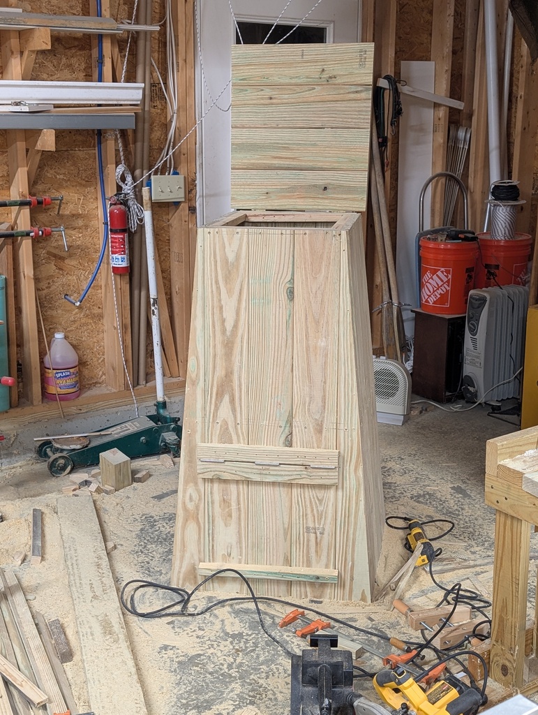 No description provided for: /2025/10-12/1120-compost-bin-lid/photo03.html