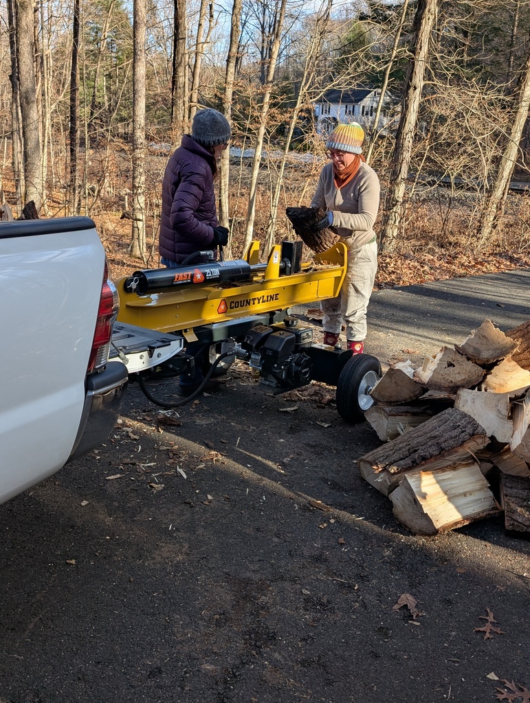 No description provided for: /2025/10-12/1127-log-splitting/photo02.html