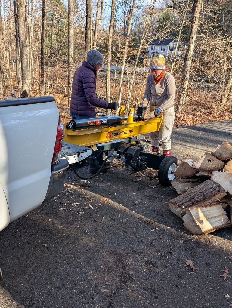 No description provided for: /2025/10-12/1127-log-splitting/photo03.html