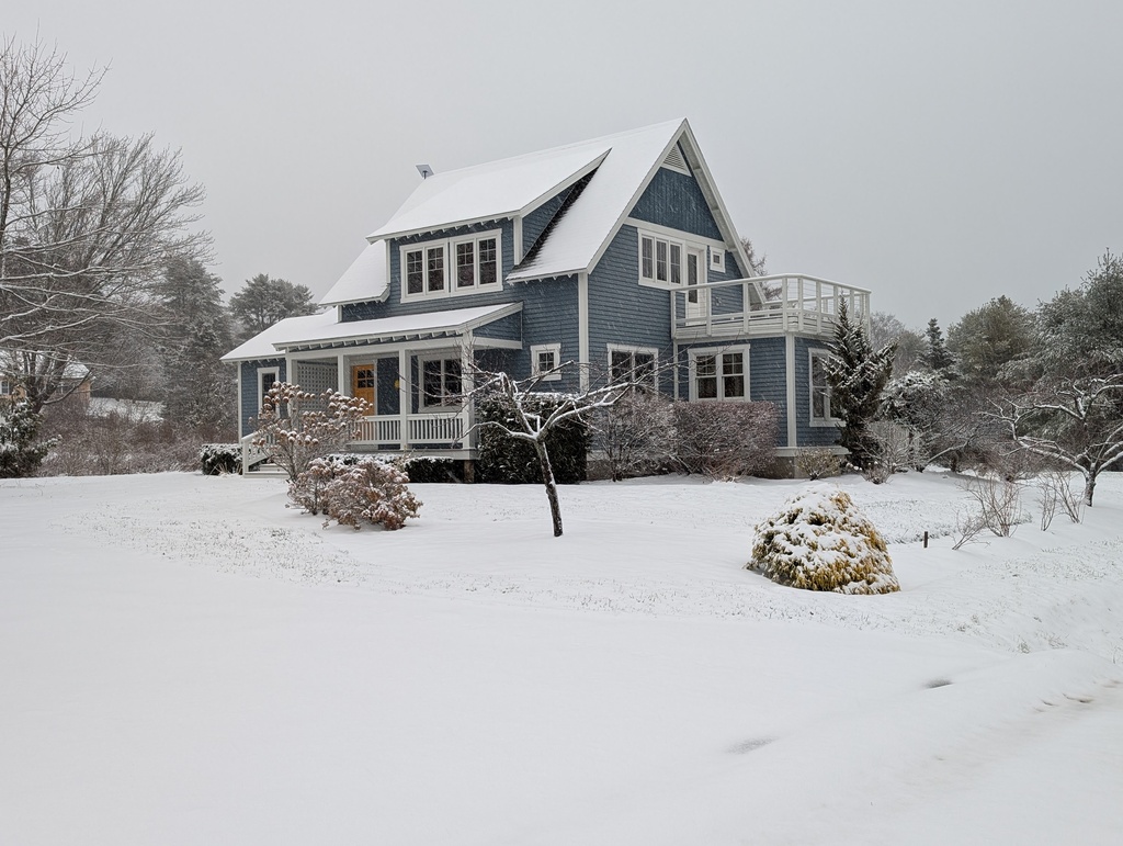 No description provided for: /2025/10-12/1202-first-snow/photo02.html