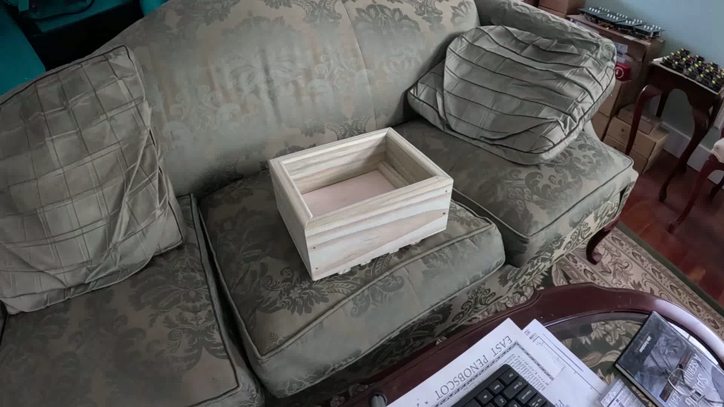 No description provided for: /2025/10-12/1211-daniel-xmas-box/movie01.html