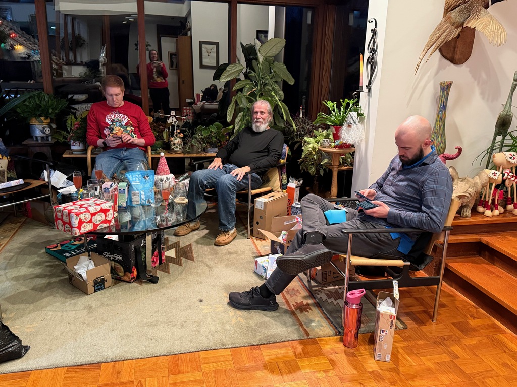 No description provided for: /2025/10-12/1224-christmas-eve/photo02.html