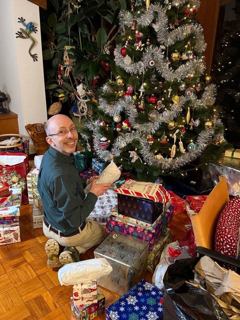 No description provided for: /2025/10-12/1224-christmas-eve/photo03.html