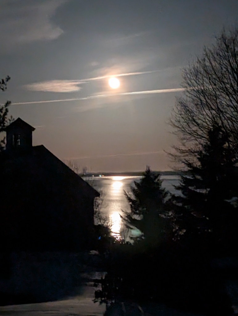 No description provided for: /2026/0305-moon-reflection/photo01.html