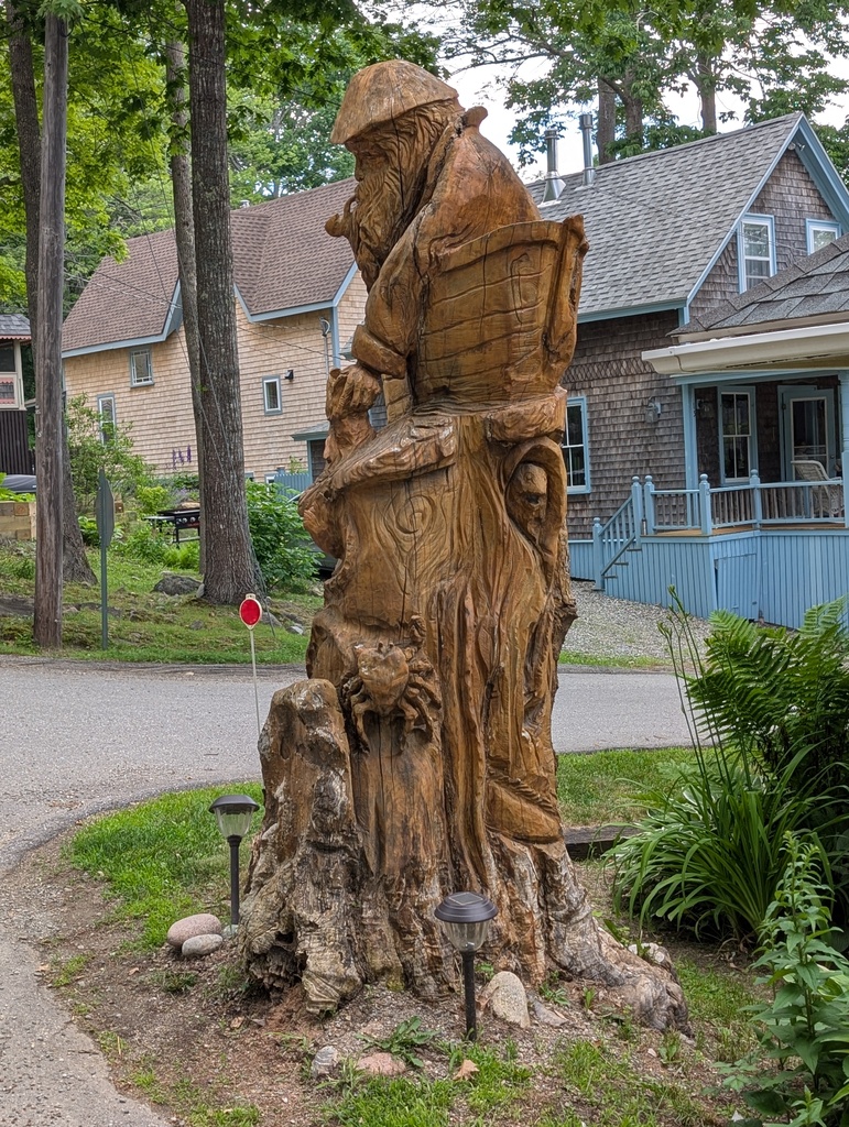 No description provided for: /2026/04-06/0627-stump-carving/photo03.html