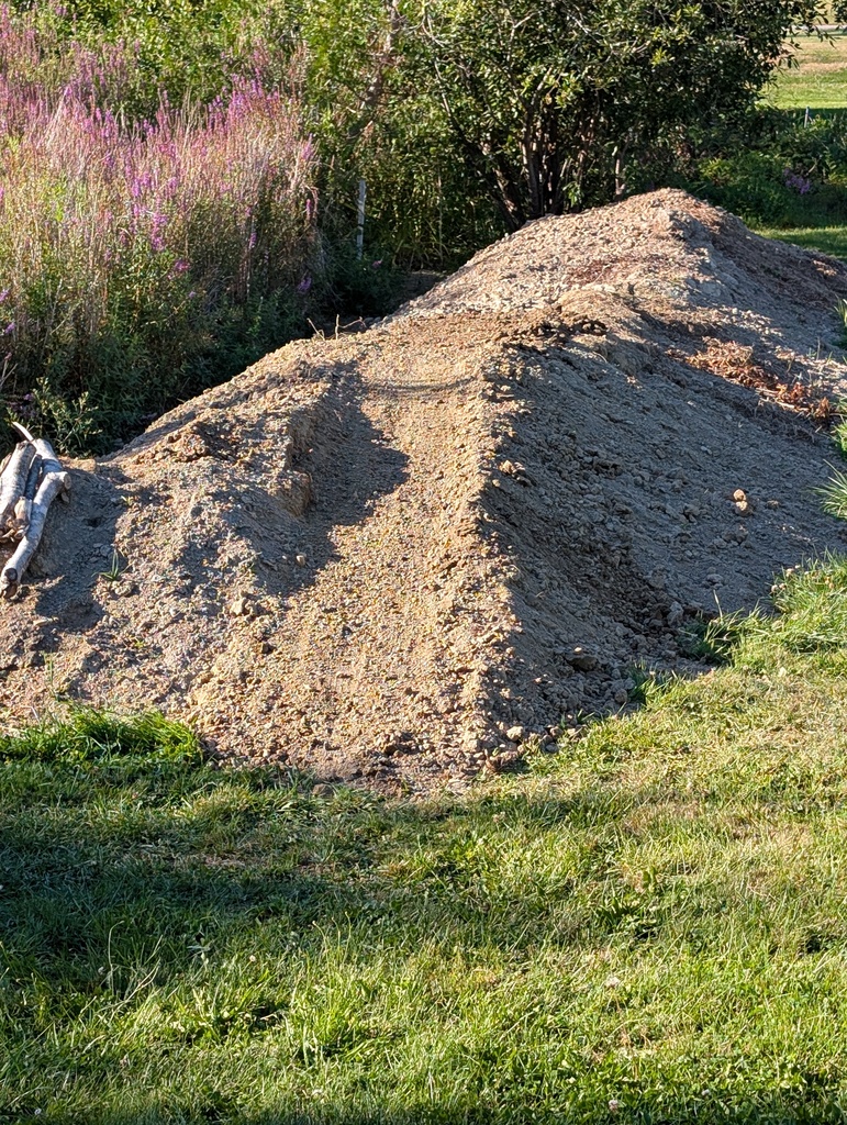 No description provided for: /2026/07-09/0826-berm/photo01.html